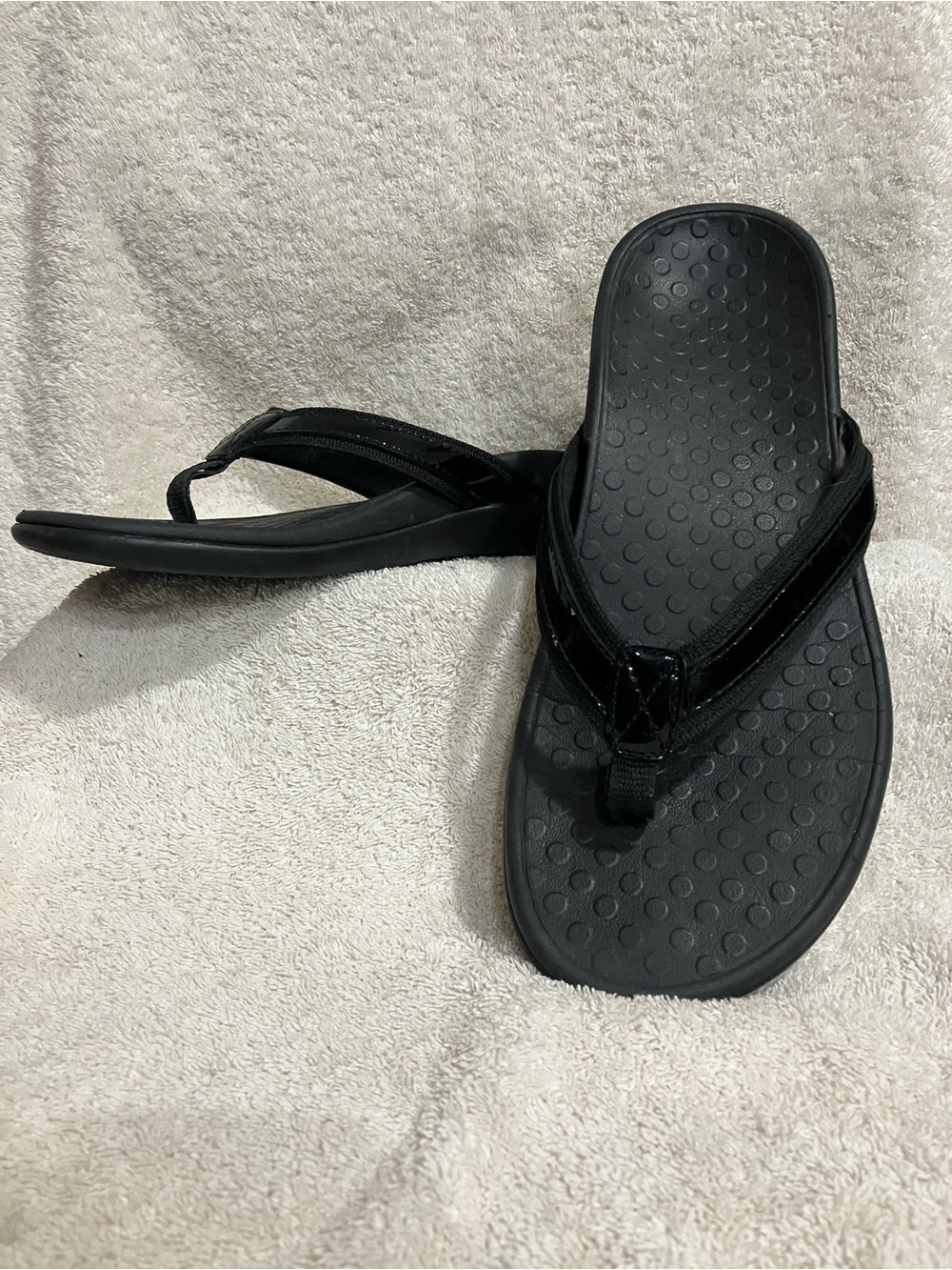 Vionic Black Women's Thong Sandals with Contoured Footbed